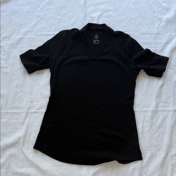 Isaac Mizrahi Black V-Neck Shirt - Picture 1 of 3